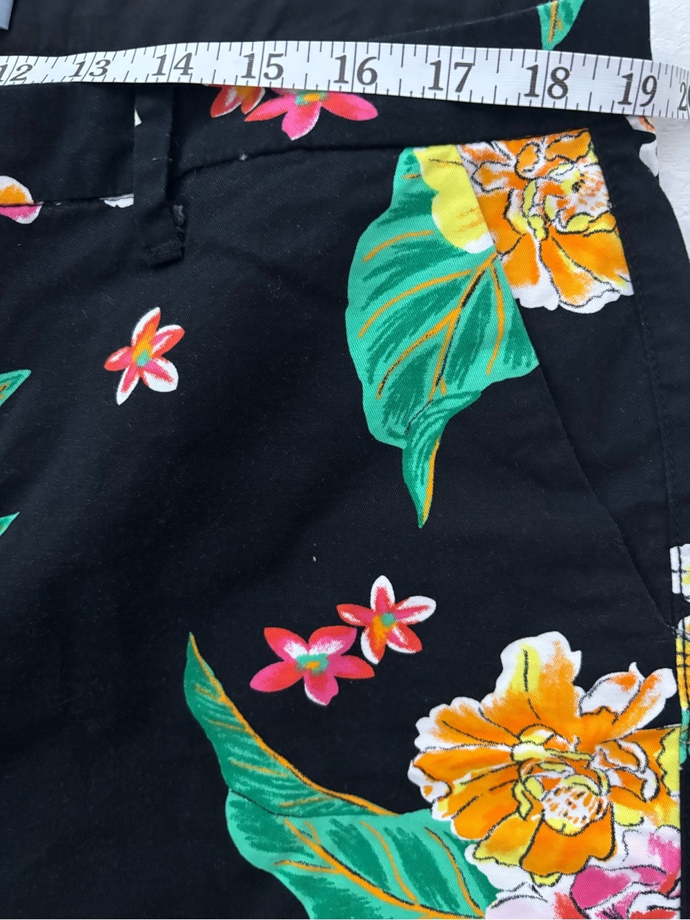 Old Navy Black Floral Cotton-Blend Shorts - Picture 4 of 5